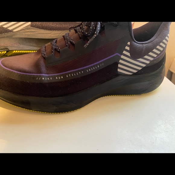 Nike shoes - Picture 2 of 4